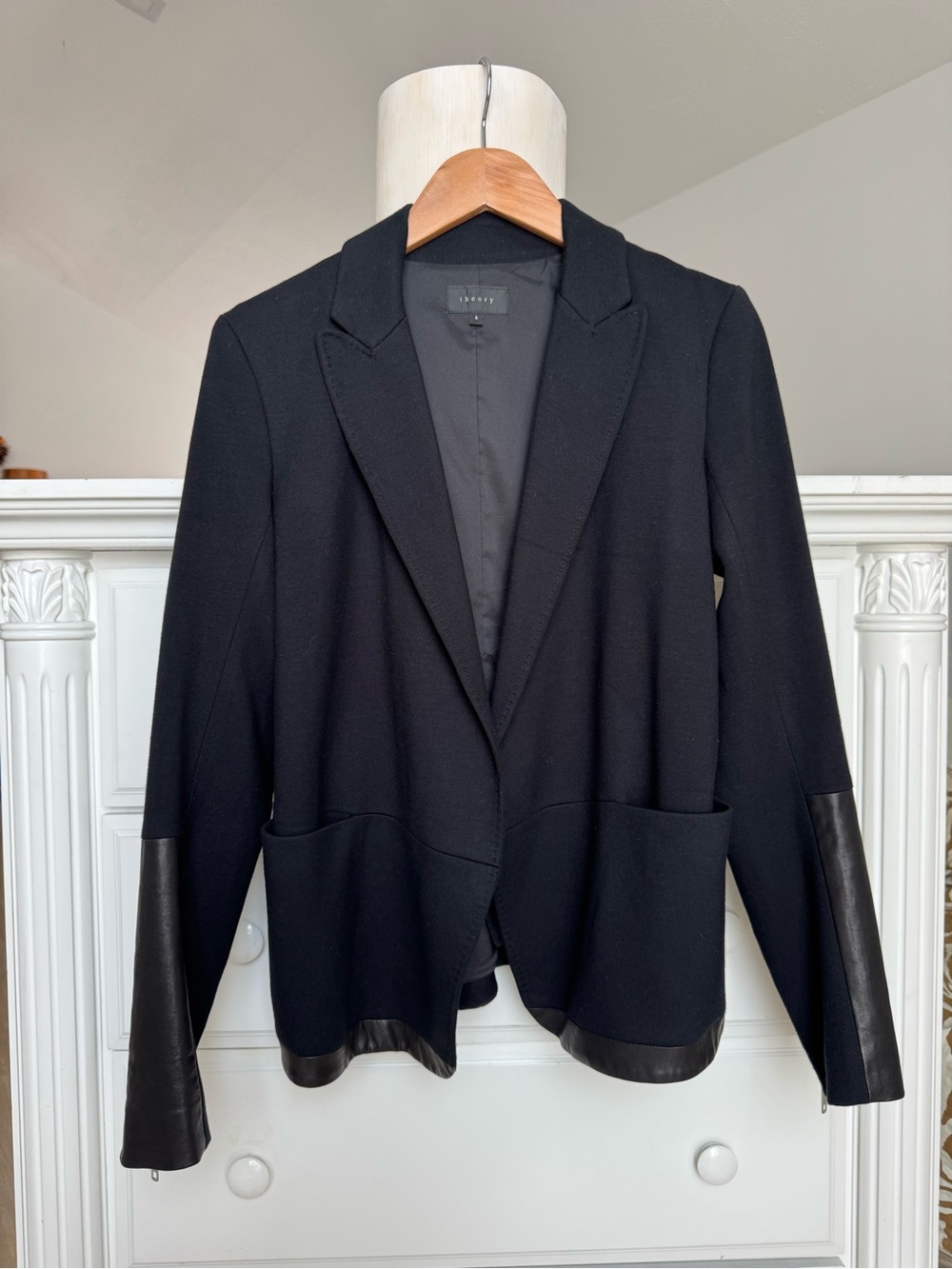 THEORY BLACK LEATHER-TRIM BLAZER SIZE 6